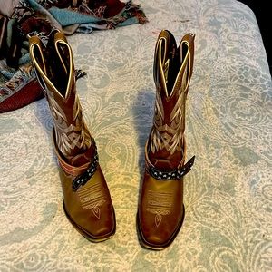 Women’s cowboy boots size seven
